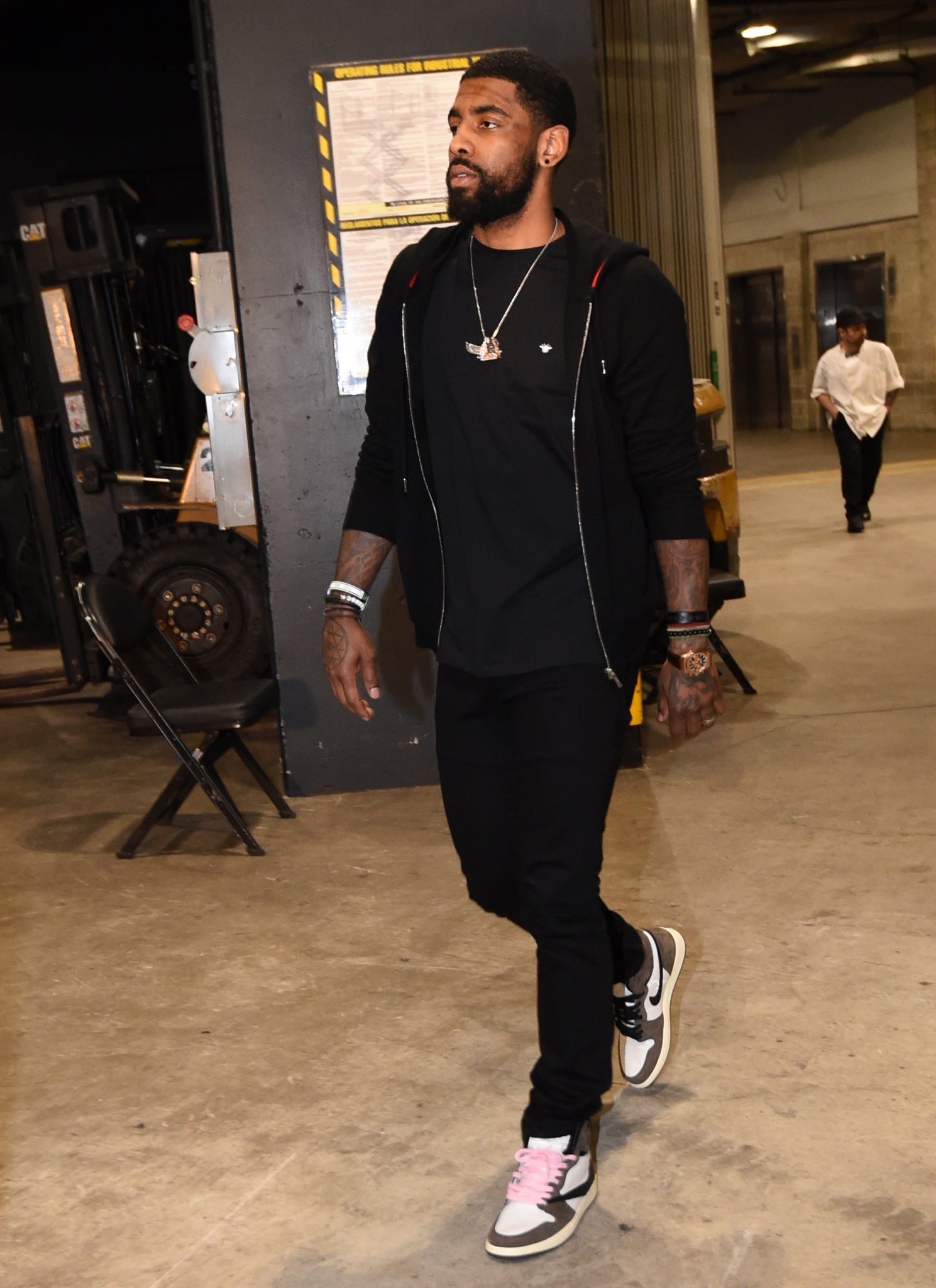 浪潮中仍以 浪潮中仍以